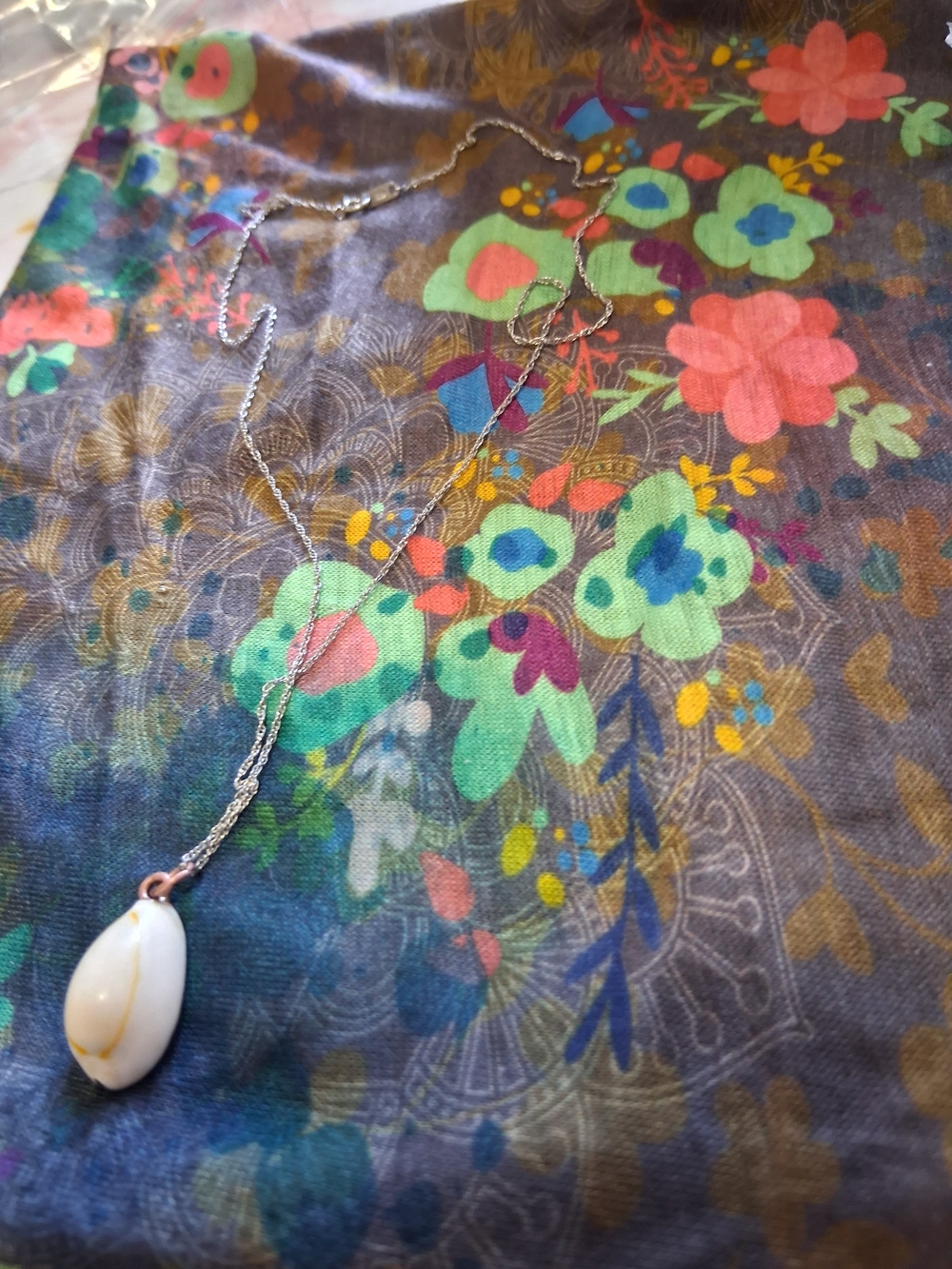Delicate Silver925  Chain Necklace with White Shell Pendant